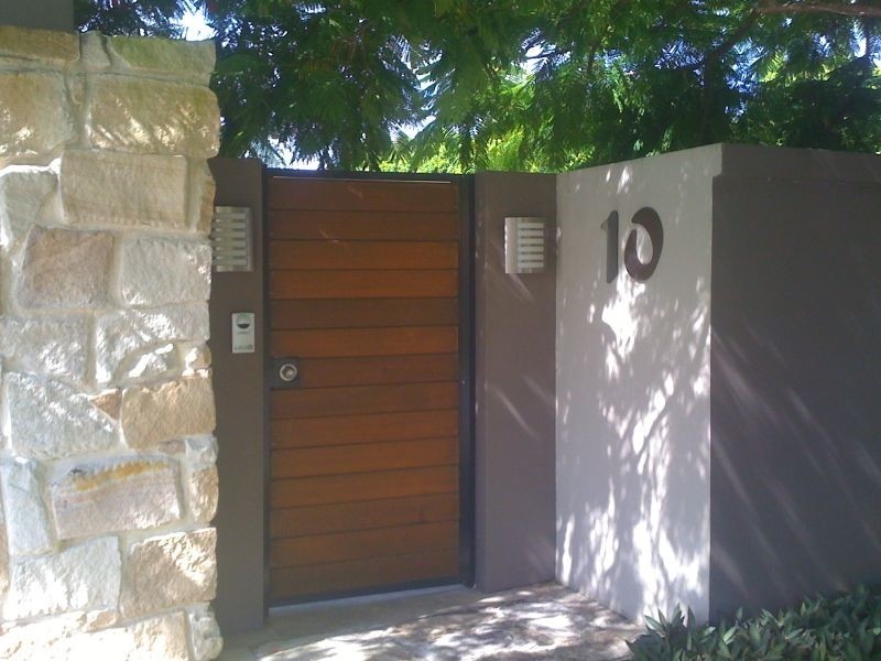 10 Sundowner Court, Mermaid Waters QLD 4218