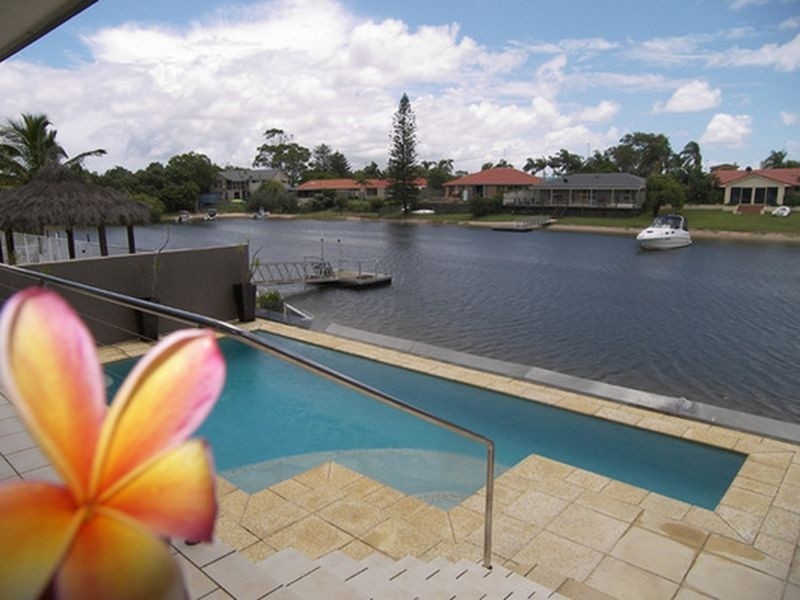 10 Sundowner Court, Mermaid Waters QLD 4218
