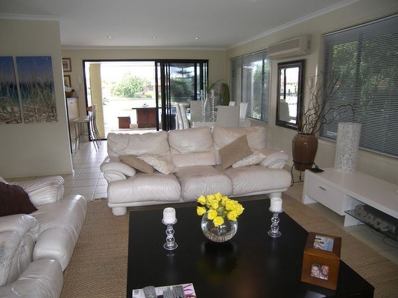 10 Sundowner Court, Mermaid Waters QLD 4218