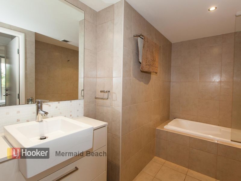 3203/12 Executive  Drive, Burleigh Waters QLD 4220