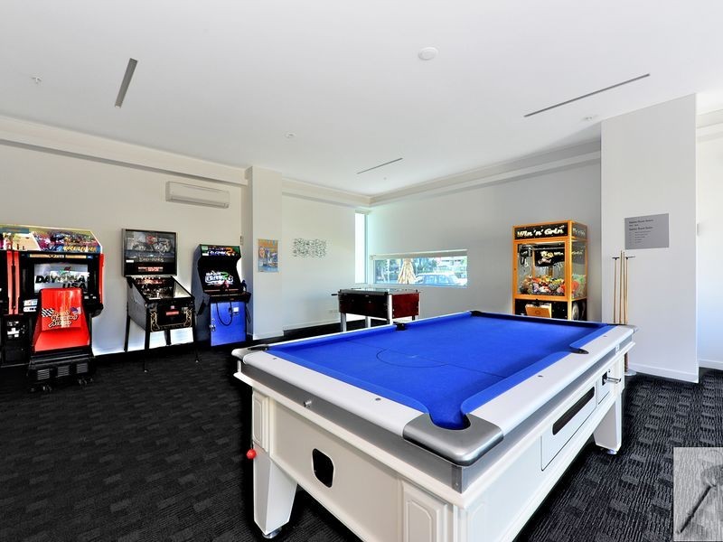 114/25-29 Surf Parade, Broadbeach QLD 4218
