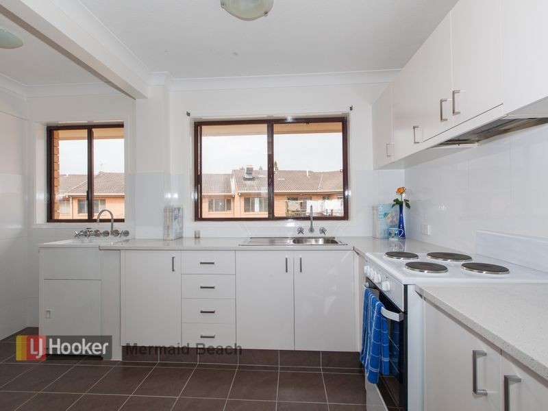 4/3 Angie Court, Mermaid Waters QLD 4218