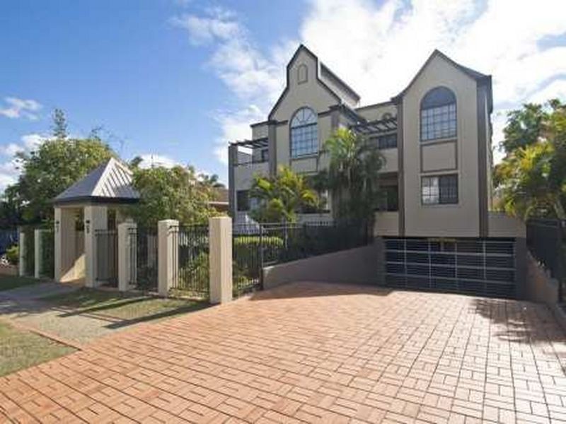 1/5 Sportsman Avenue, Mermaid Waters QLD 4218