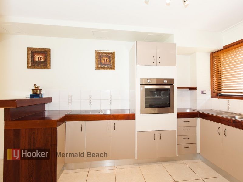 4/7 Christina Court, Mermaid Waters QLD 4218