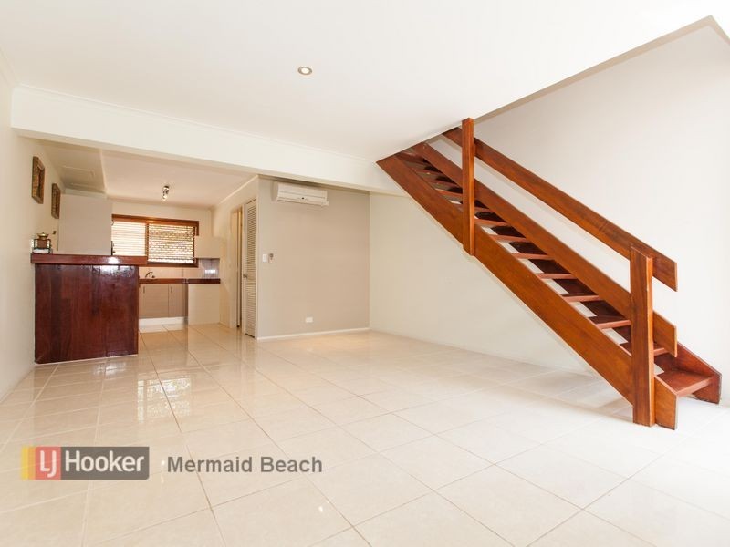 4/7 Christina Court, Mermaid Waters QLD 4218