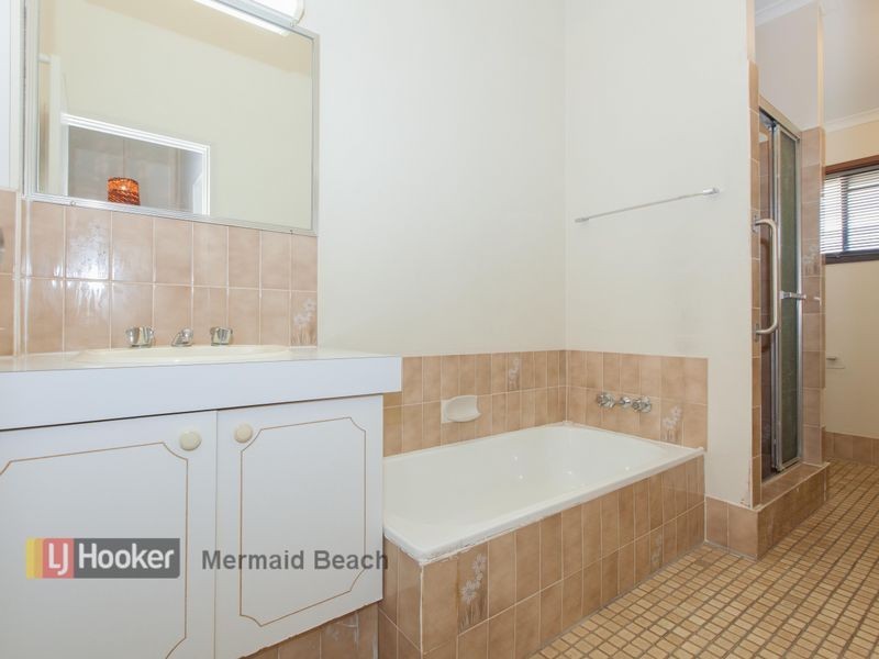 4/7 Christina Court, Mermaid Waters QLD 4218