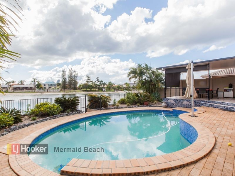 4 Weatherly Avenue, Mermaid Waters QLD 4218