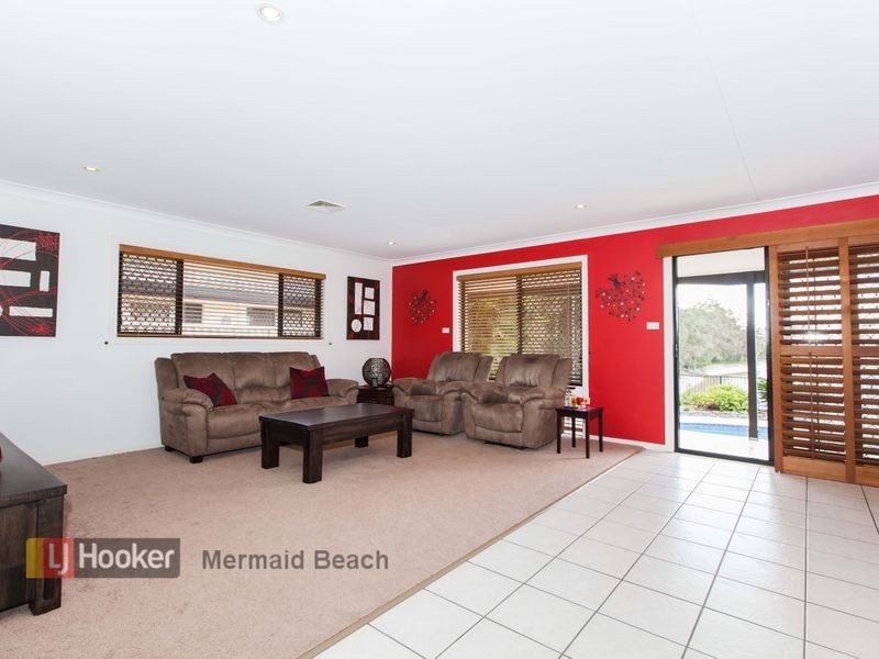 4 Weatherly Avenue, Mermaid Waters QLD 4218