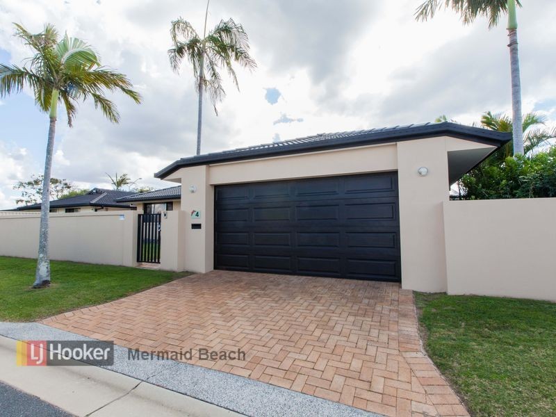 4 Weatherly Avenue, Mermaid Waters QLD 4218