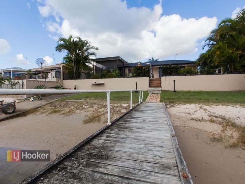 4 Weatherly Avenue, Mermaid Waters QLD 4218