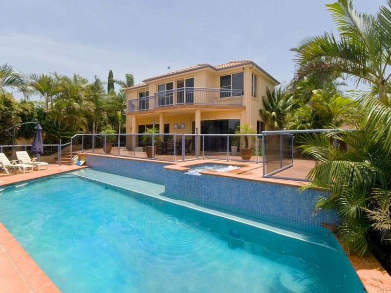 3 Montego Court, Mermaid Waters QLD 4218