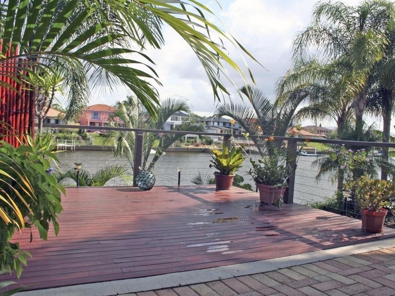 2 Salamander Court, Mermaid Waters QLD 4218