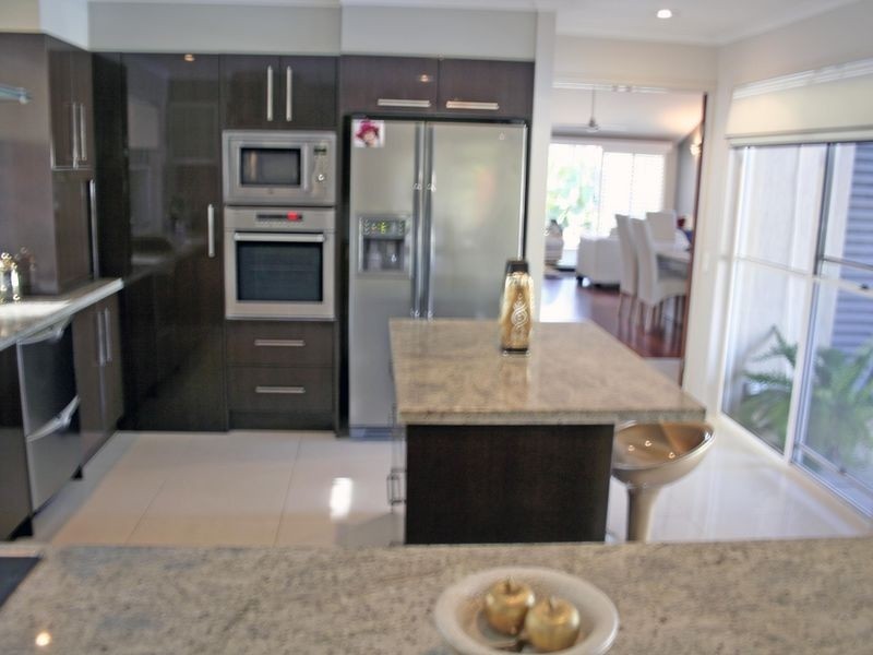2 Salamander Court, Mermaid Waters QLD 4218