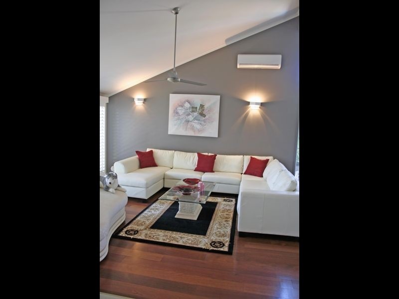 2 Salamander Court, Mermaid Waters QLD 4218