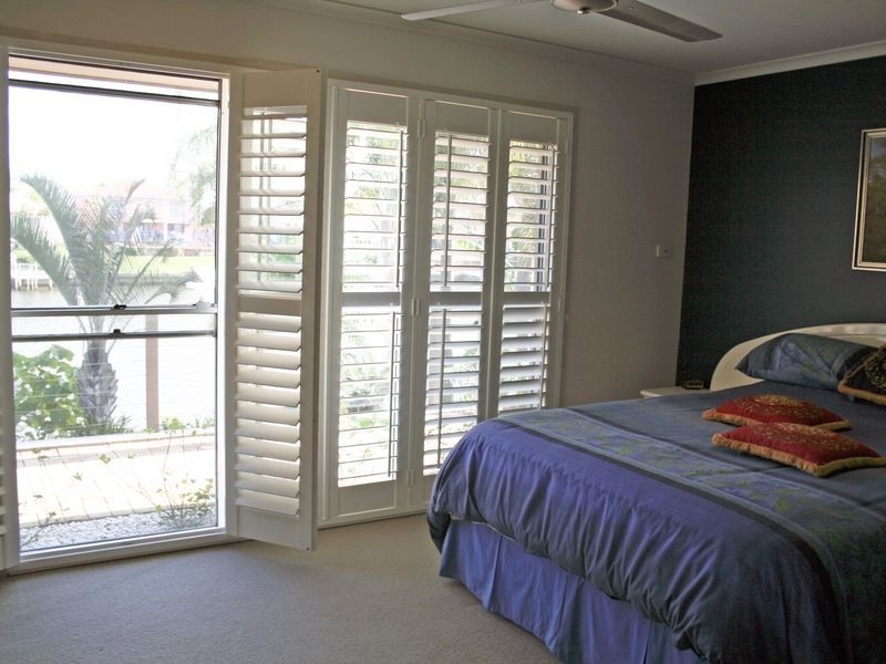 2 Salamander Court, Mermaid Waters QLD 4218
