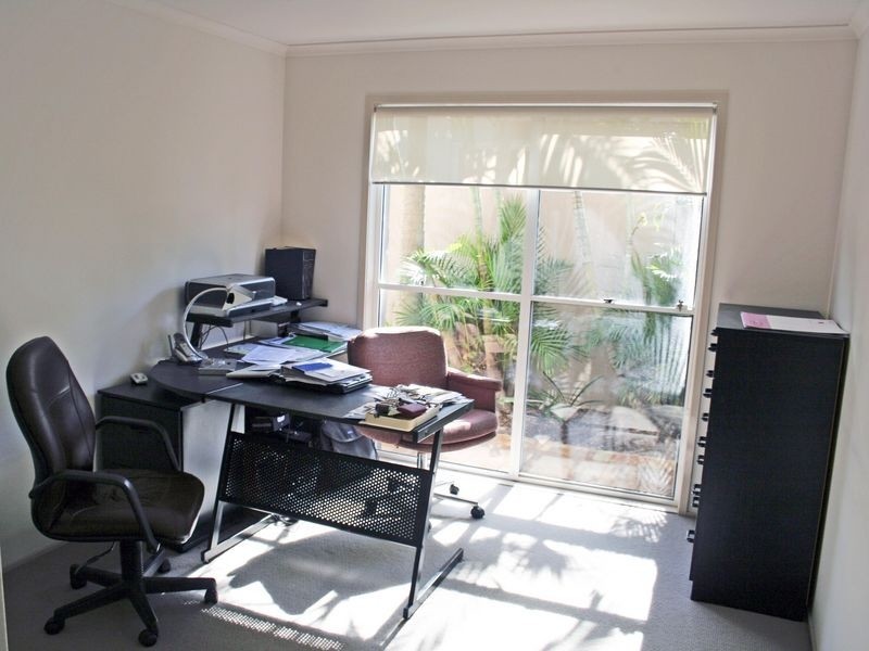 2 Salamander Court, Mermaid Waters QLD 4218