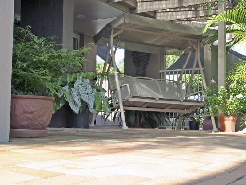 2 Salamander Court, Mermaid Waters QLD 4218