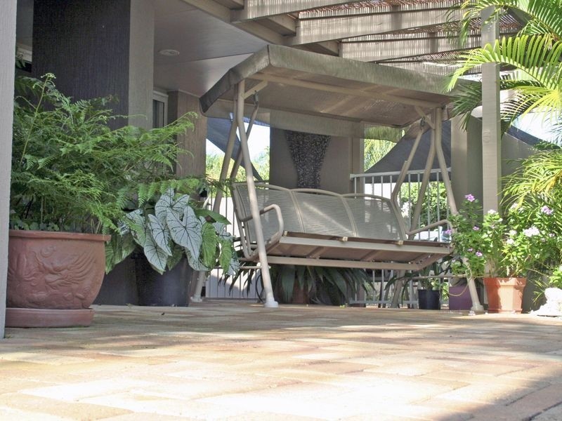 2 Salamander Court, Mermaid Waters QLD 4218
