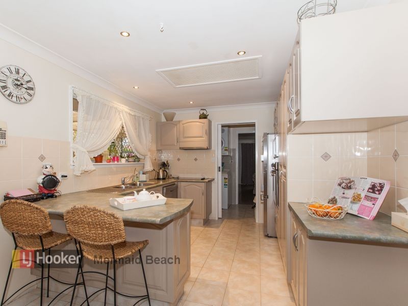 17 Turtle Street, Mermaid Waters QLD 4218