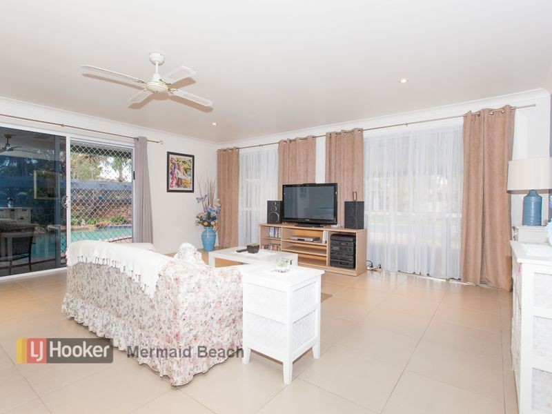 17 Turtle Street, Mermaid Waters QLD 4218