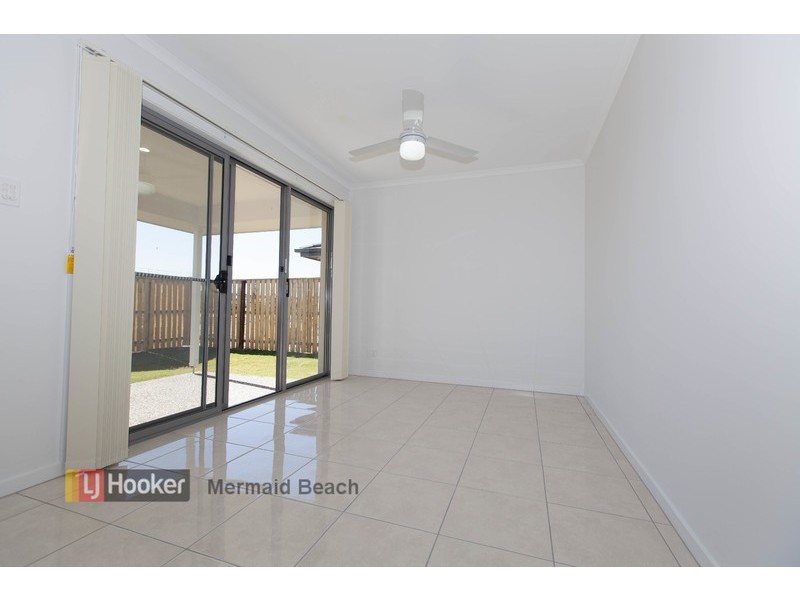 18 Keelson Crescent, Hope Island QLD 4212