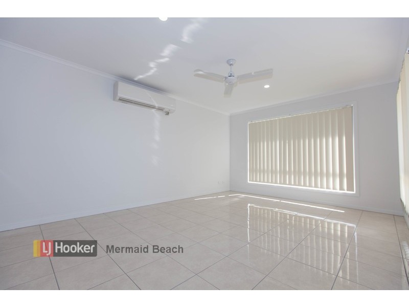 18 Keelson Crescent, Hope Island QLD 4212