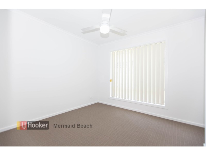 18 Keelson Crescent, Hope Island QLD 4212