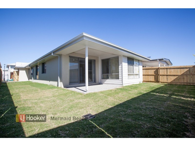18 Keelson Crescent, Hope Island QLD 4212