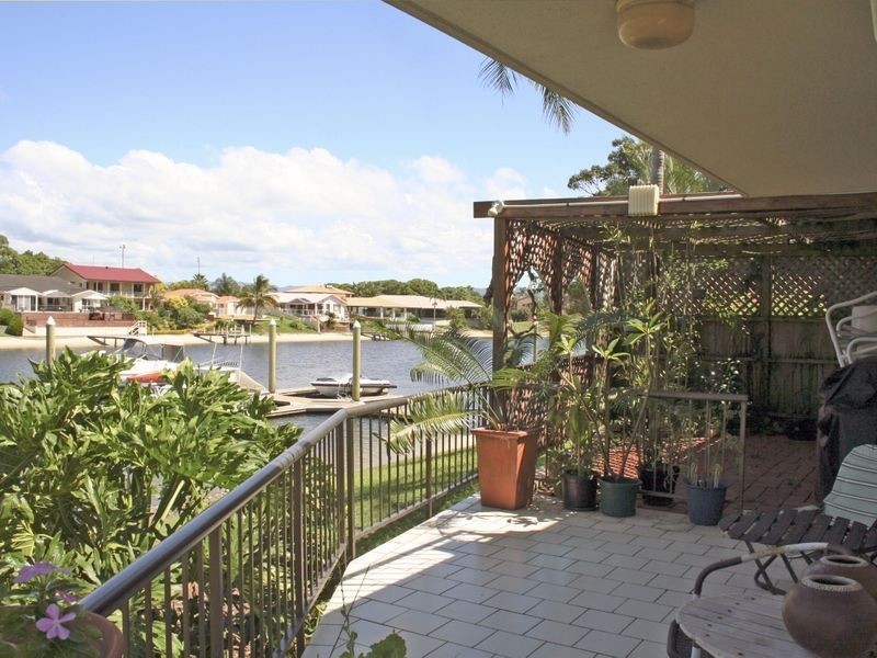 1/52 Hooker Boulevard, Mermaid Waters QLD 4218