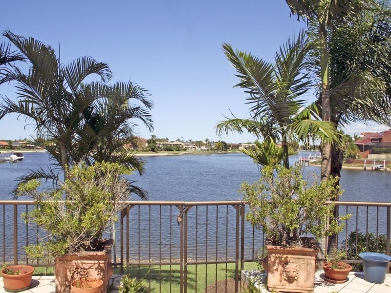 1/52 Hooker Boulevard, Mermaid Waters QLD 4218