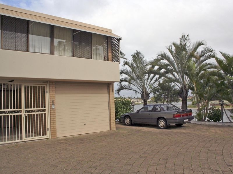 1/52 Hooker Boulevard, Mermaid Waters QLD 4218