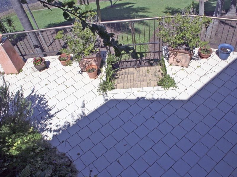 1/52 Hooker Boulevard, Mermaid Waters QLD 4218