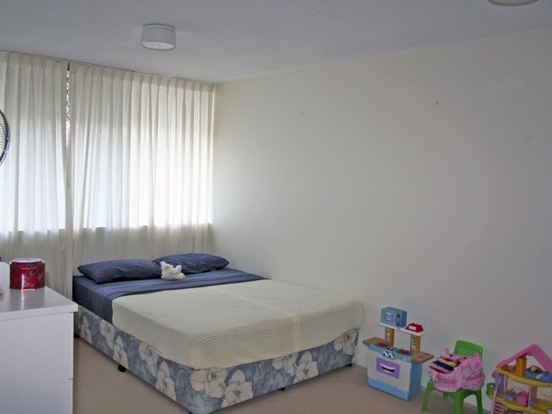 1/52 Hooker Boulevard, Mermaid Waters QLD 4218