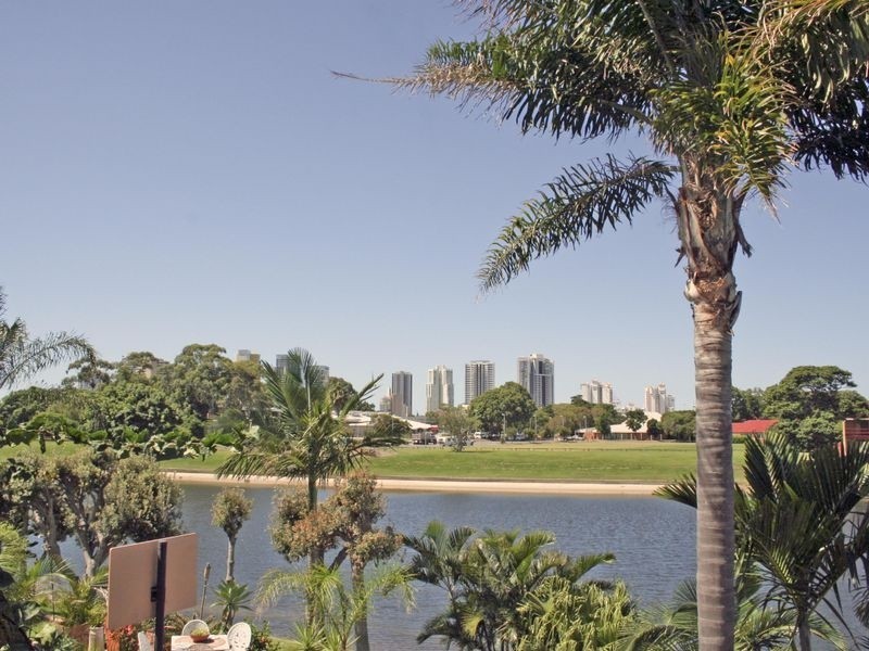 1/52 Hooker Boulevard, Mermaid Waters QLD 4218