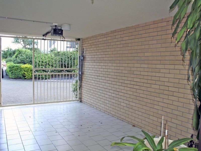 1/52 Hooker Boulevard, Mermaid Waters QLD 4218