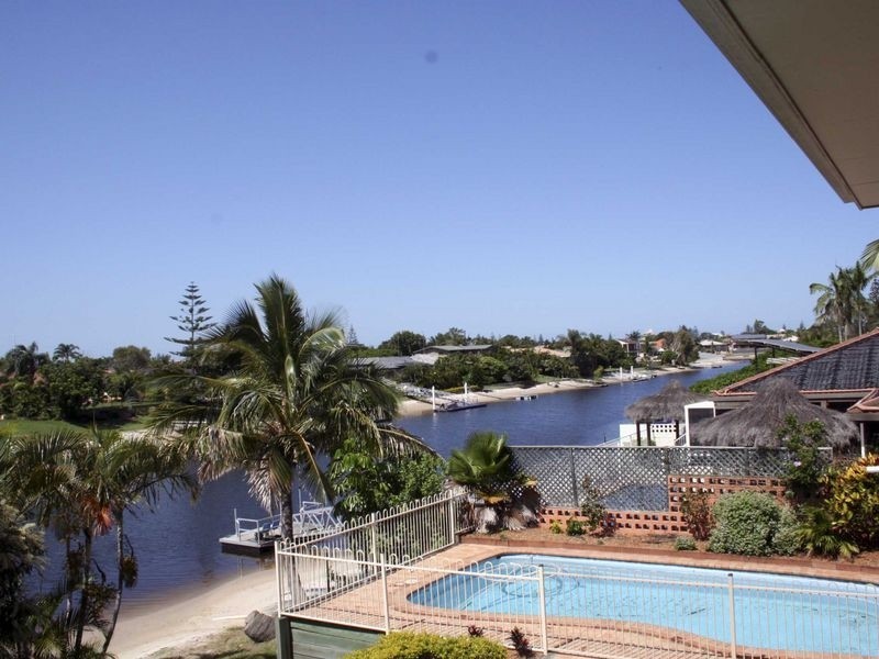 6 Sundowner Court, Mermaid Waters QLD 4218