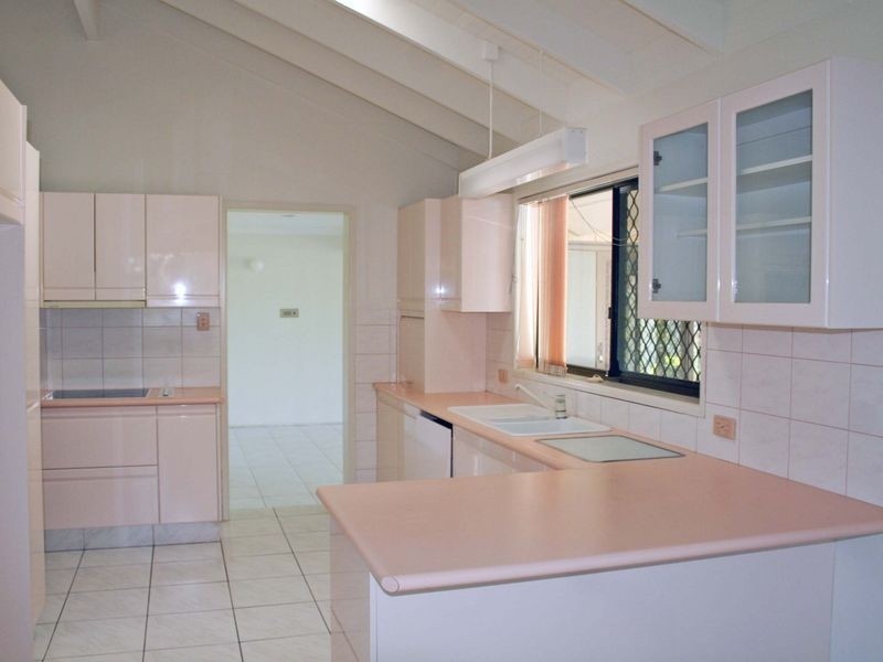 6 Sundowner Court, Mermaid Waters QLD 4218