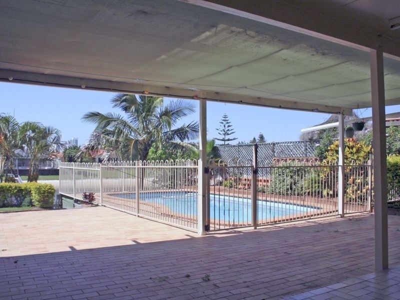 6 Sundowner Court, Mermaid Waters QLD 4218