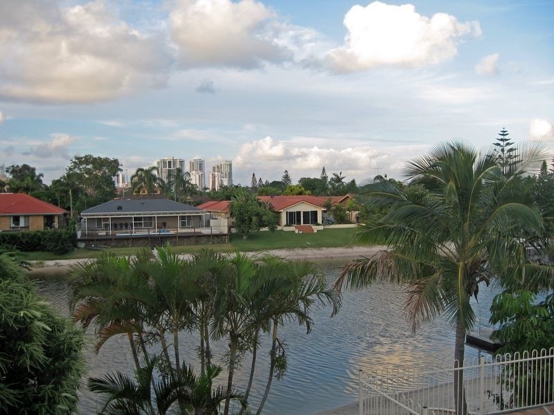 6 Sundowner Court, Mermaid Waters QLD 4218