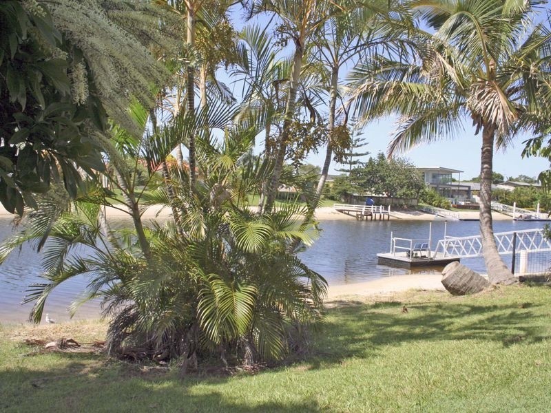 6 Sundowner Court, Mermaid Waters QLD 4218