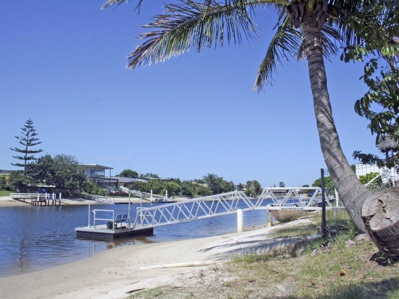 6 Sundowner Court, Mermaid Waters QLD 4218