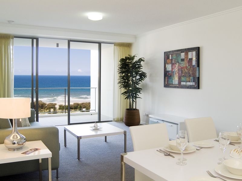 25 Surf Parade, Broadbeach QLD 4218