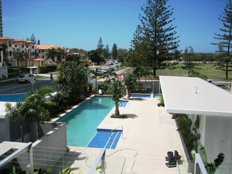 25 Surf Parade, Broadbeach QLD 4218