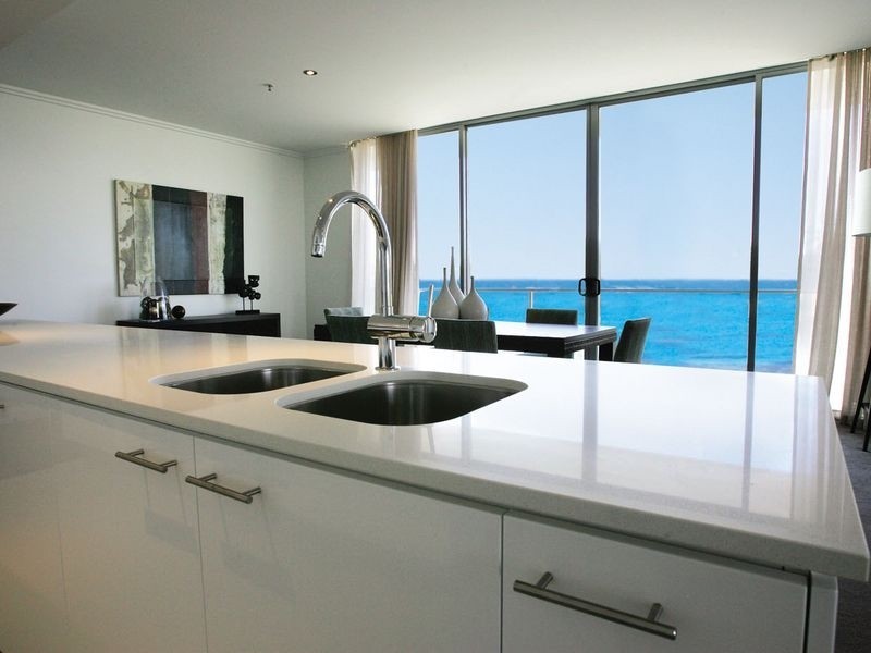 25 Surf Parade, Broadbeach QLD 4218