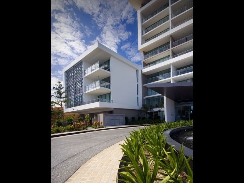 @/33 T.E Peters Drive, Broadbeach QLD 4218