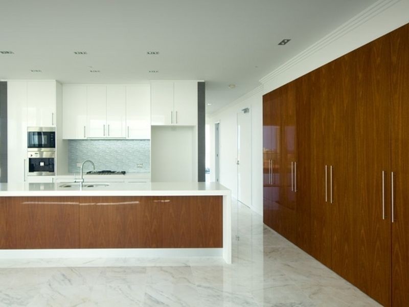 @/33 T.E Peters Drive, Broadbeach QLD 4218