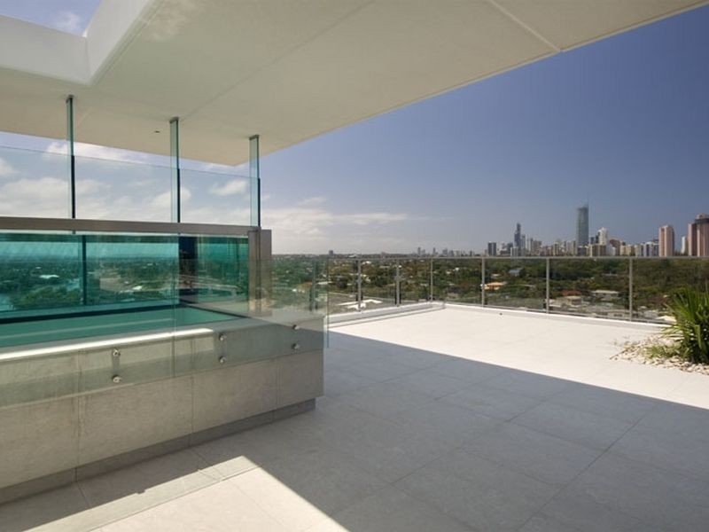@/33 T.E Peters Drive, Broadbeach QLD 4218