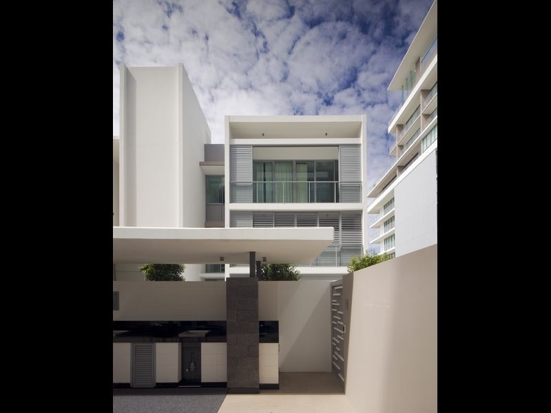 @/33 T.E Peters Drive, Broadbeach QLD 4218