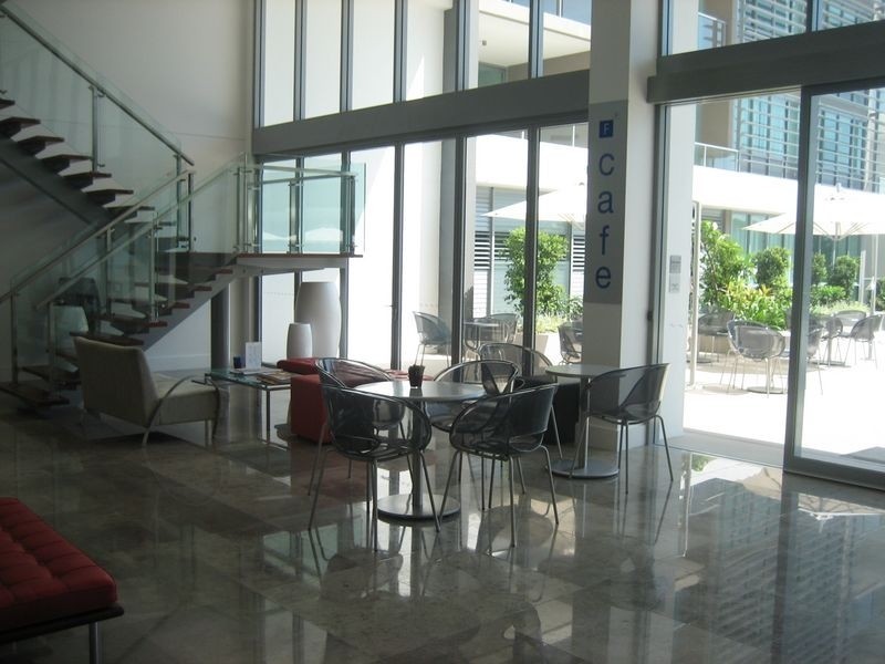 @/33 T.E Peters Drive, Broadbeach QLD 4218