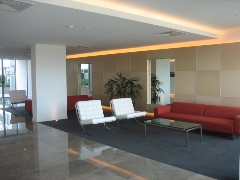 @/33 T.E Peters Drive, Broadbeach QLD 4218